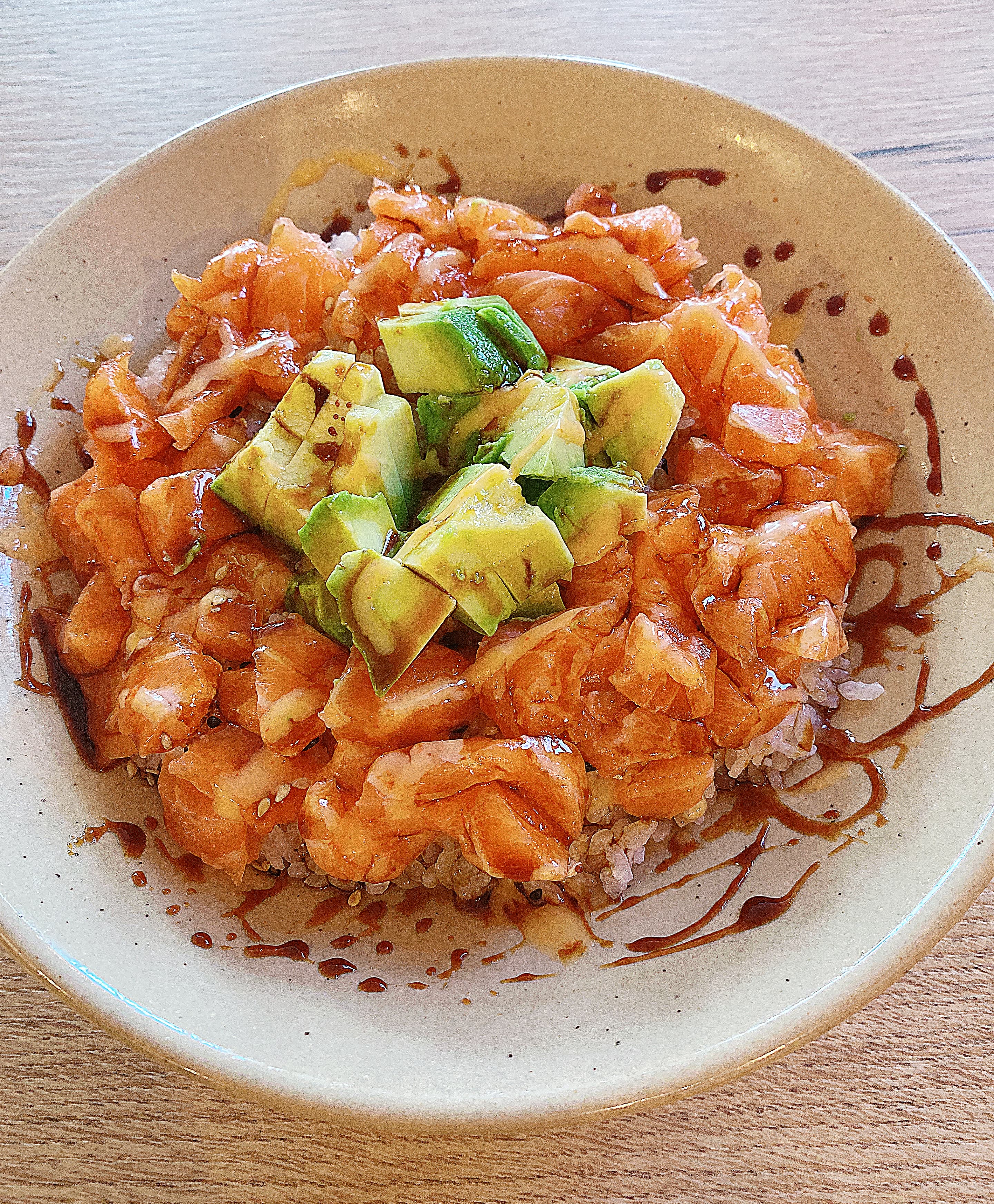 604. Tartaar zalm avocado 