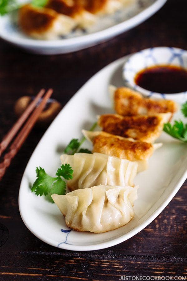 03. Gyoza kip en groent 4st.
