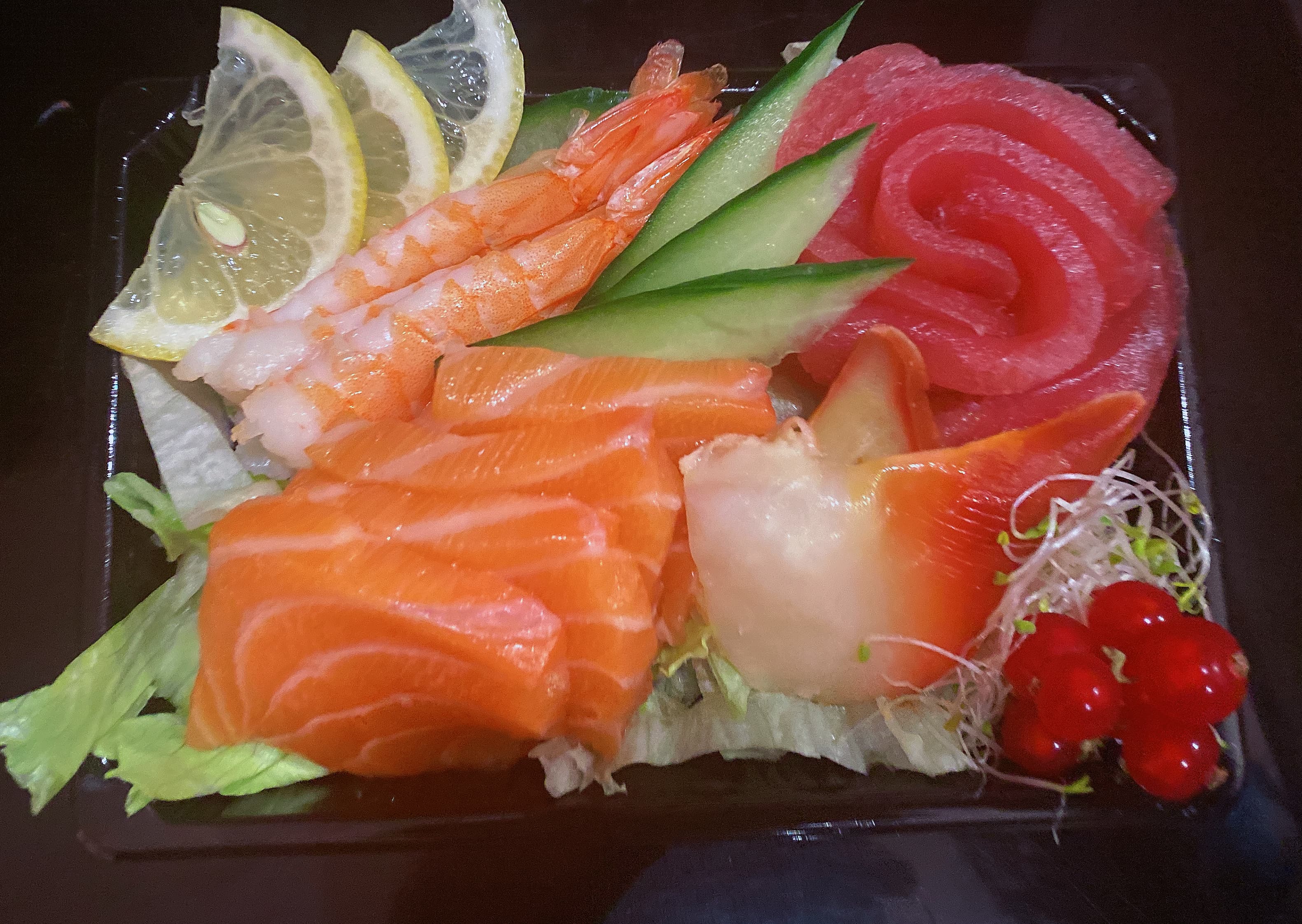 805. Sashimi mixte ( 12 stuks )